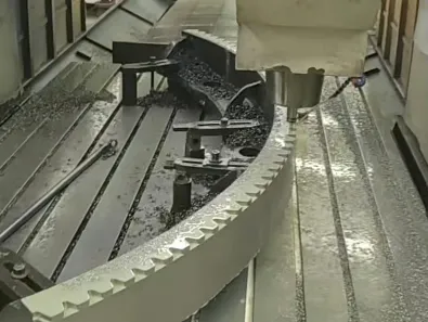 ​Personalizzazione su specifica del cliente: Fresatura a portale CNC di corone dentate: come i macchinari Tangshan Yuexin migliorano costantemente la lavorazione di precisione