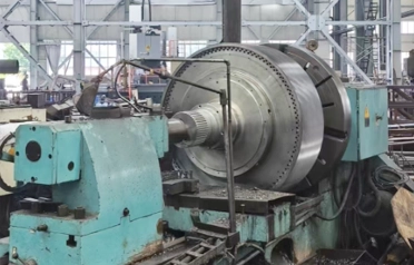 Come si possono risolvere le sfide legate alla lavorazione di componenti di grandi dimensioni realizzati su misura? I torni orizzontali per carichi pesanti di Tangshan Yuexin Machinery consentono la lavorazione di precisione di pezzi di grandi dimensioni. Come si possono risolvere le sfide legate alla lavorazione di componenti di grandi dimensioni realizzati su misura? I torni orizzontali per carichi pesanti di Tangshan Yuexin Machinery consentono la lavorazione di precisione di pezzi di grandi dimensioni.